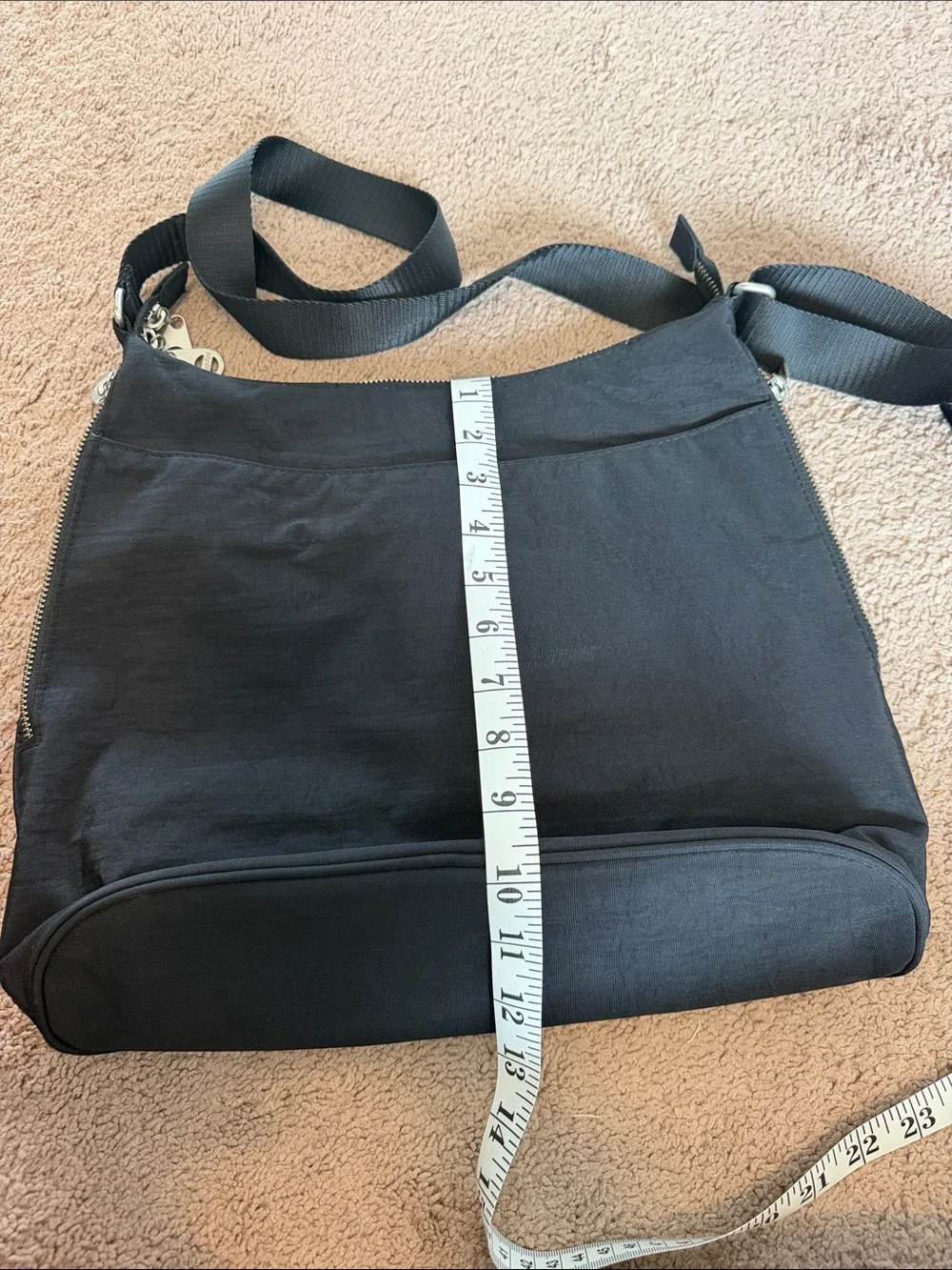 Baggallini Helenski Black Crossbody Hobo Bag Silver Hardware RFID Card Slots