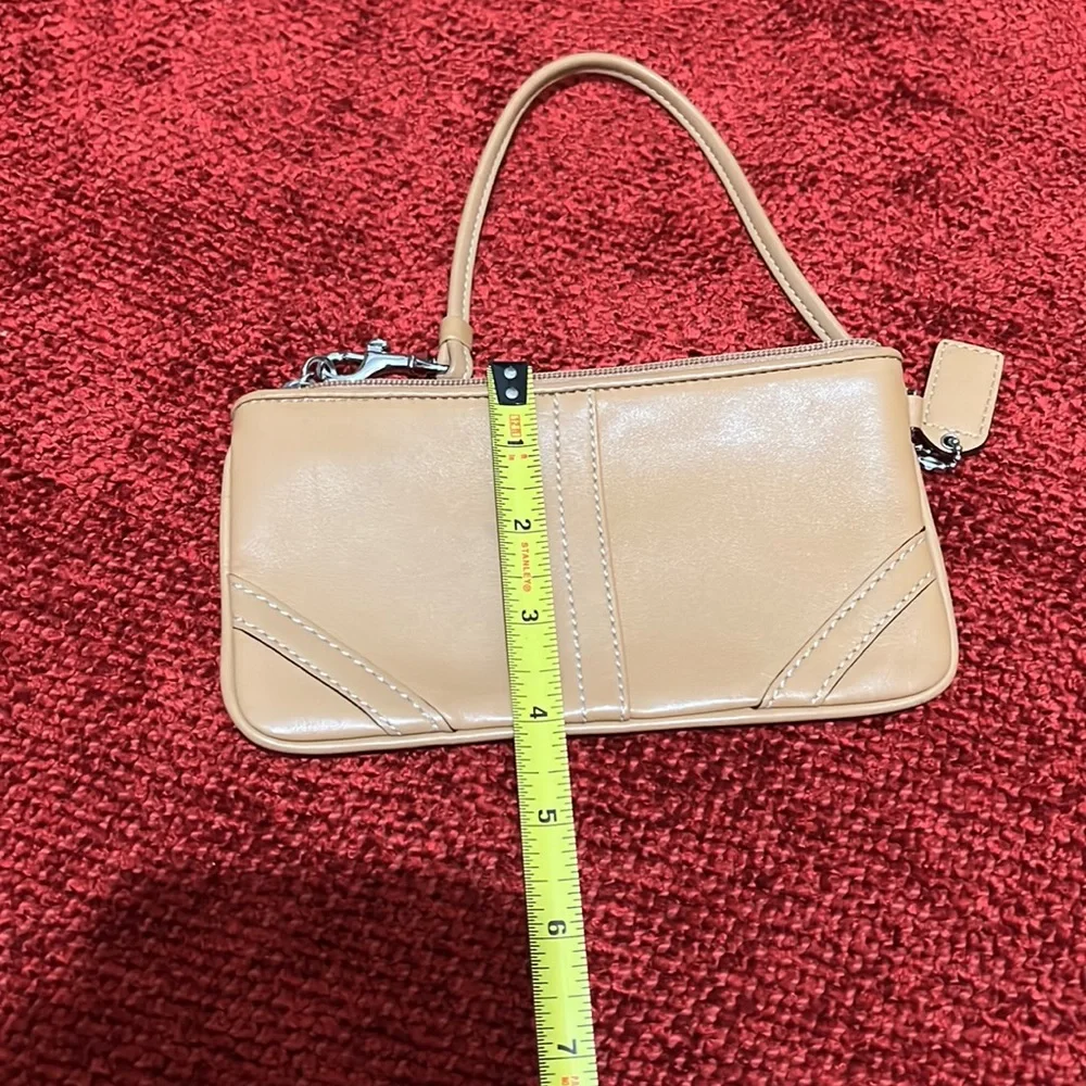 Coach wristlet ▪️has