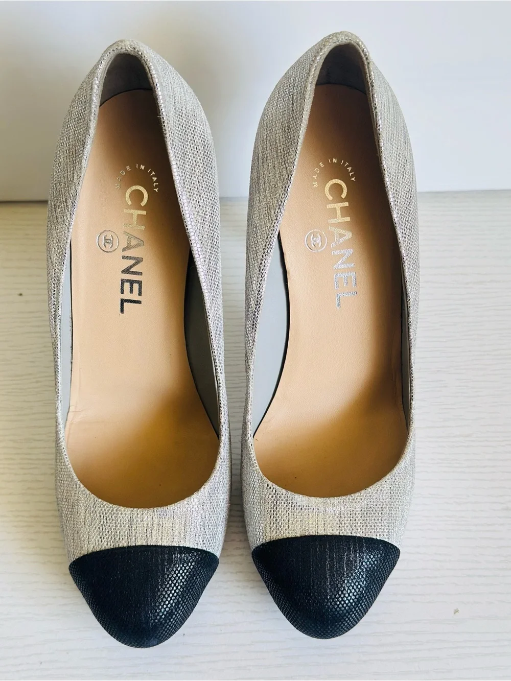 CHANEL pumps metallic