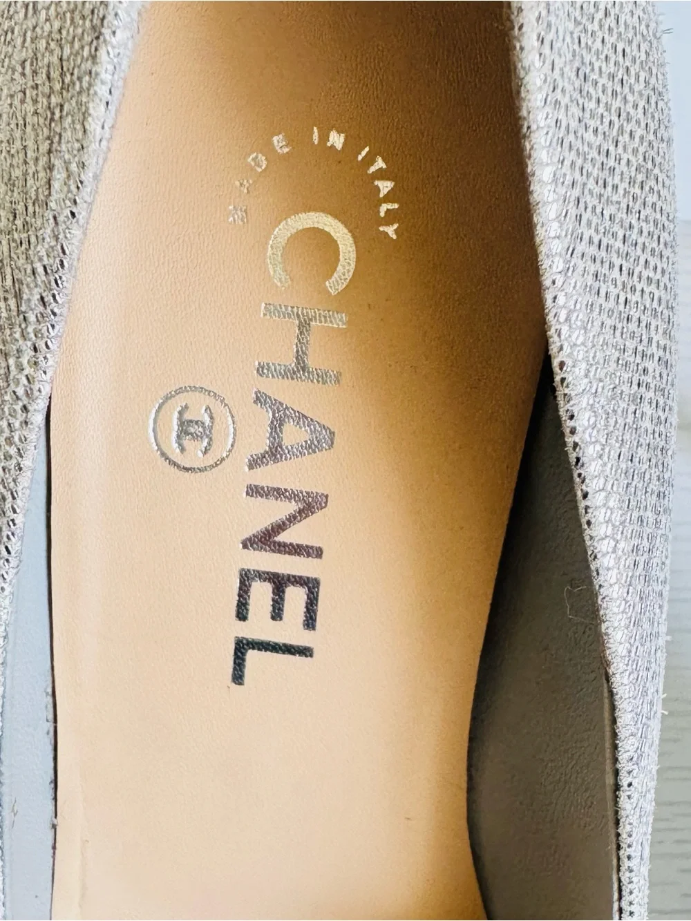 CHANEL pumps metallic