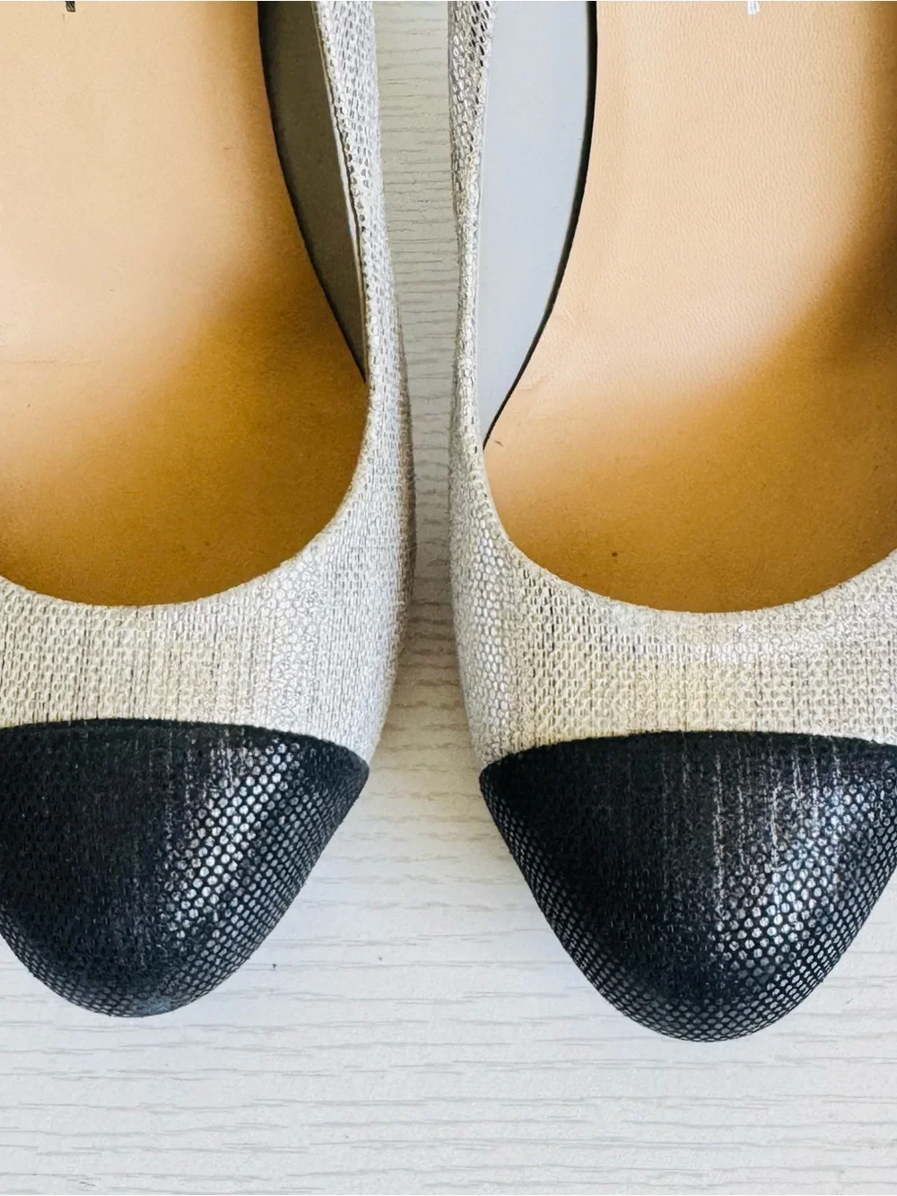 CHANEL pumps metallic