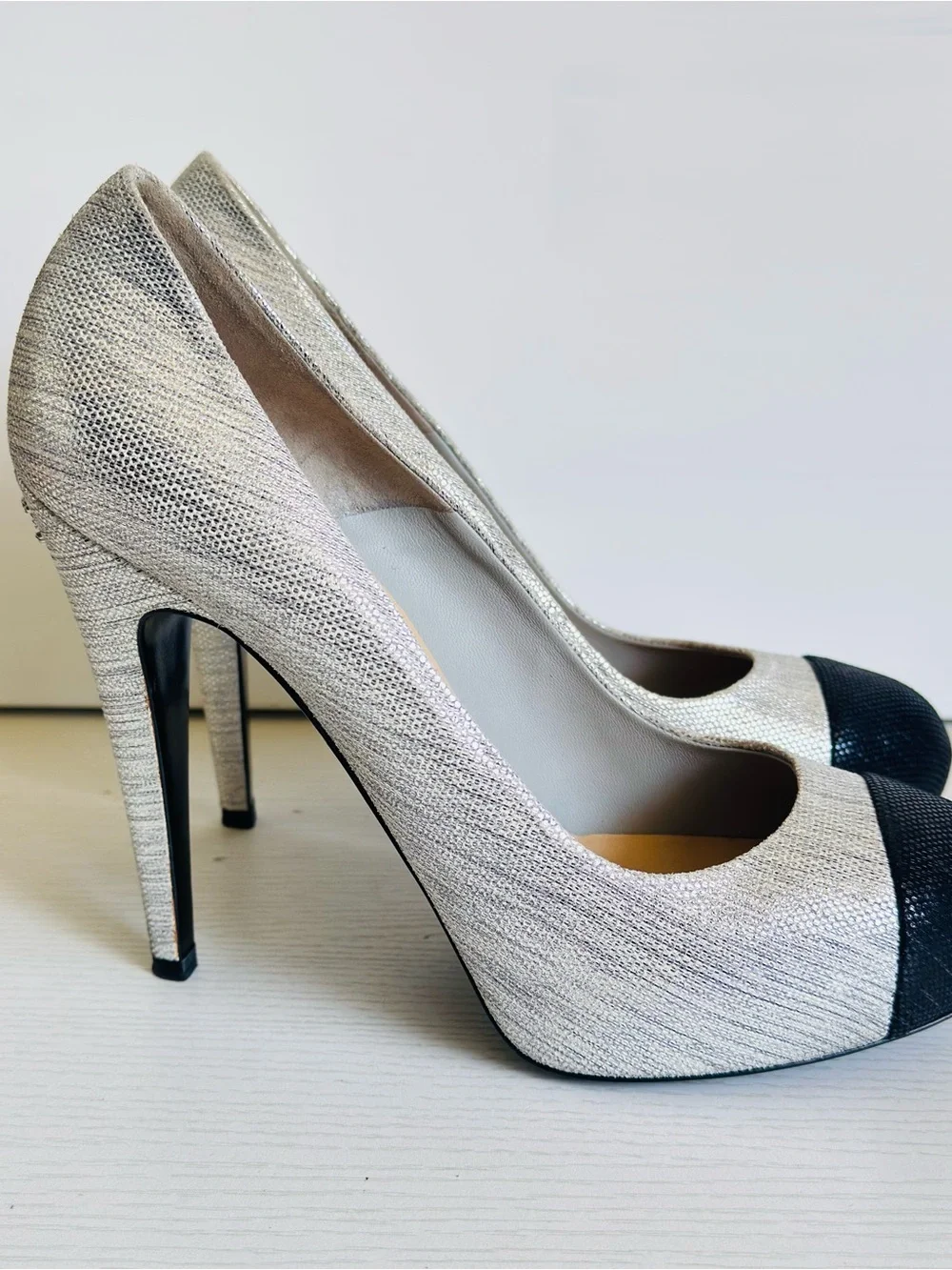 CHANEL pumps metallic