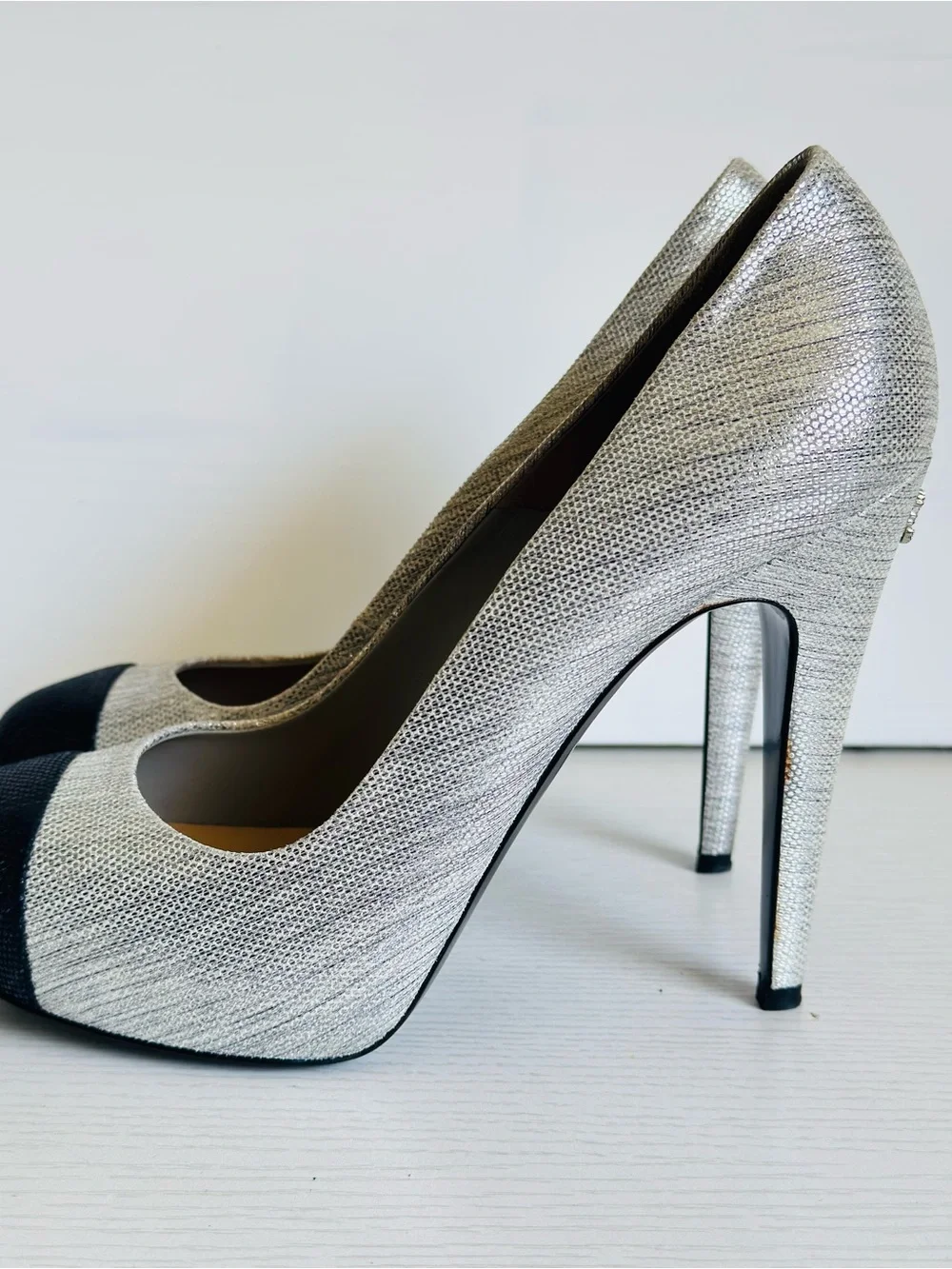 CHANEL pumps metallic
