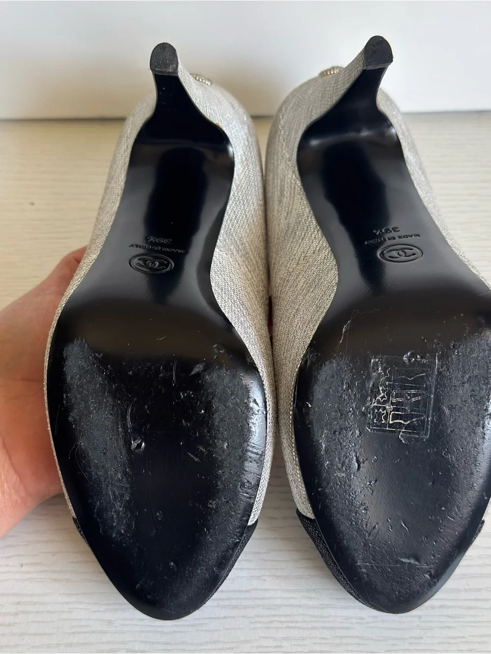 CHANEL pumps metallic