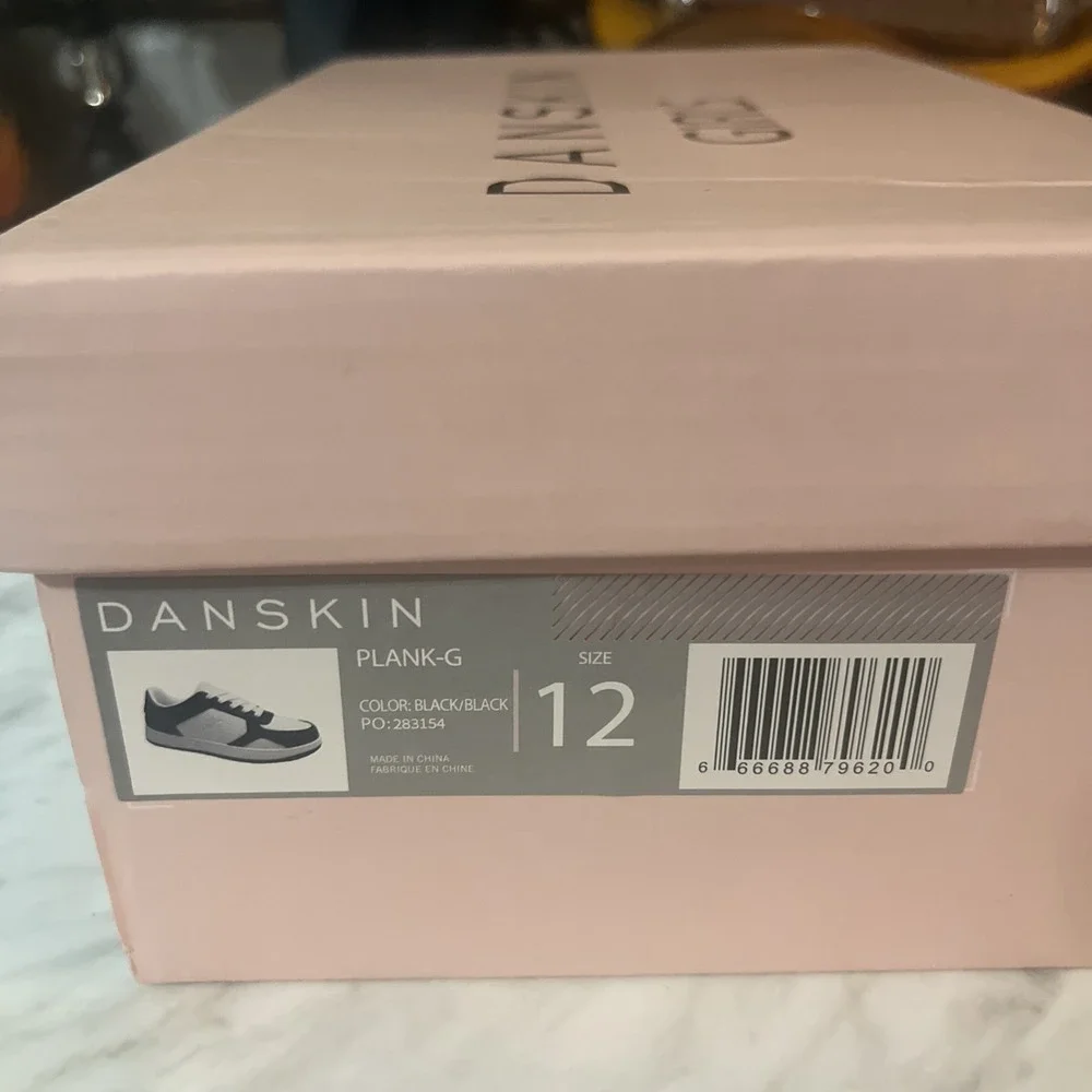 Danskin girl plank