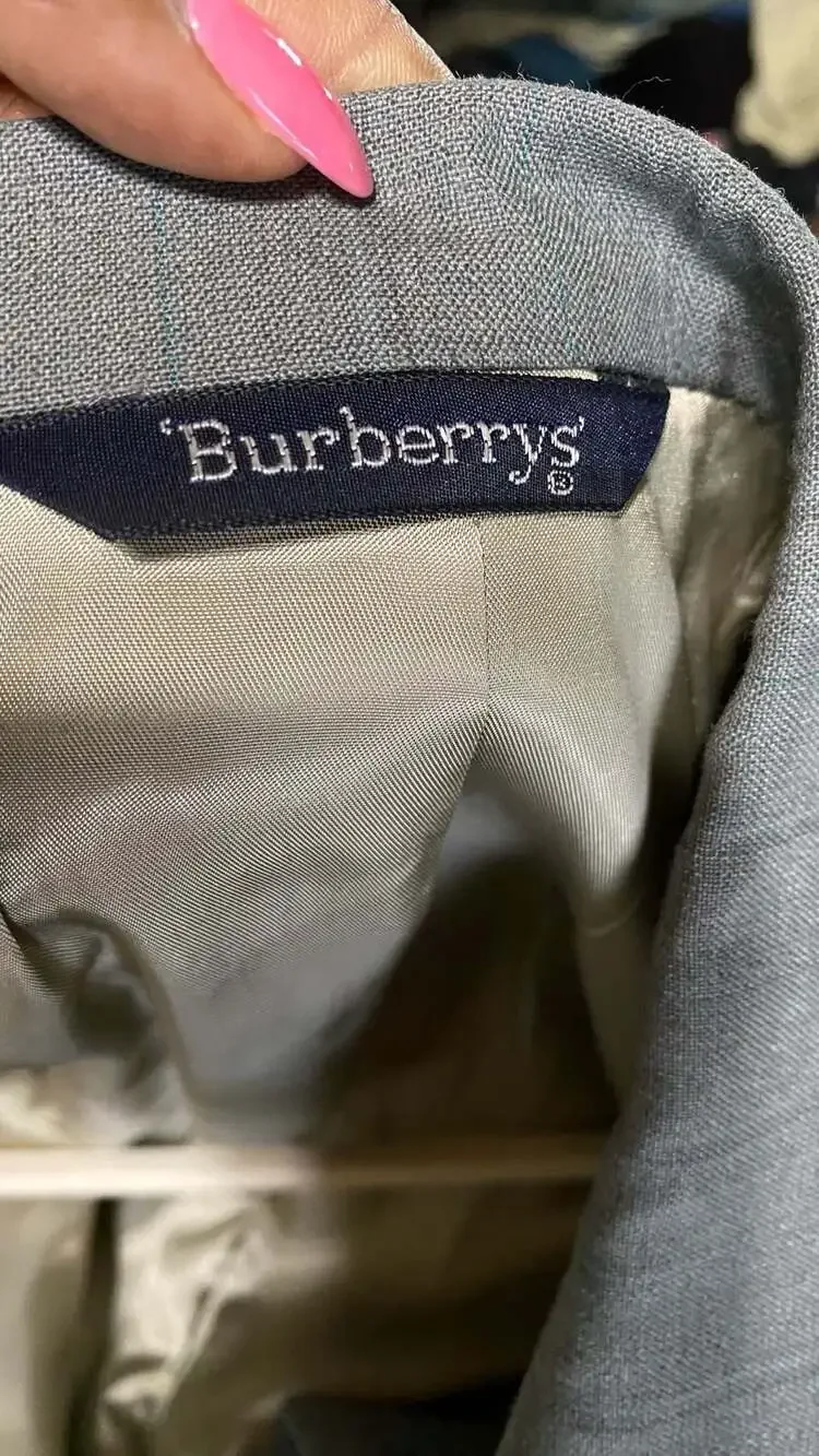 Burberrys’ visible hips