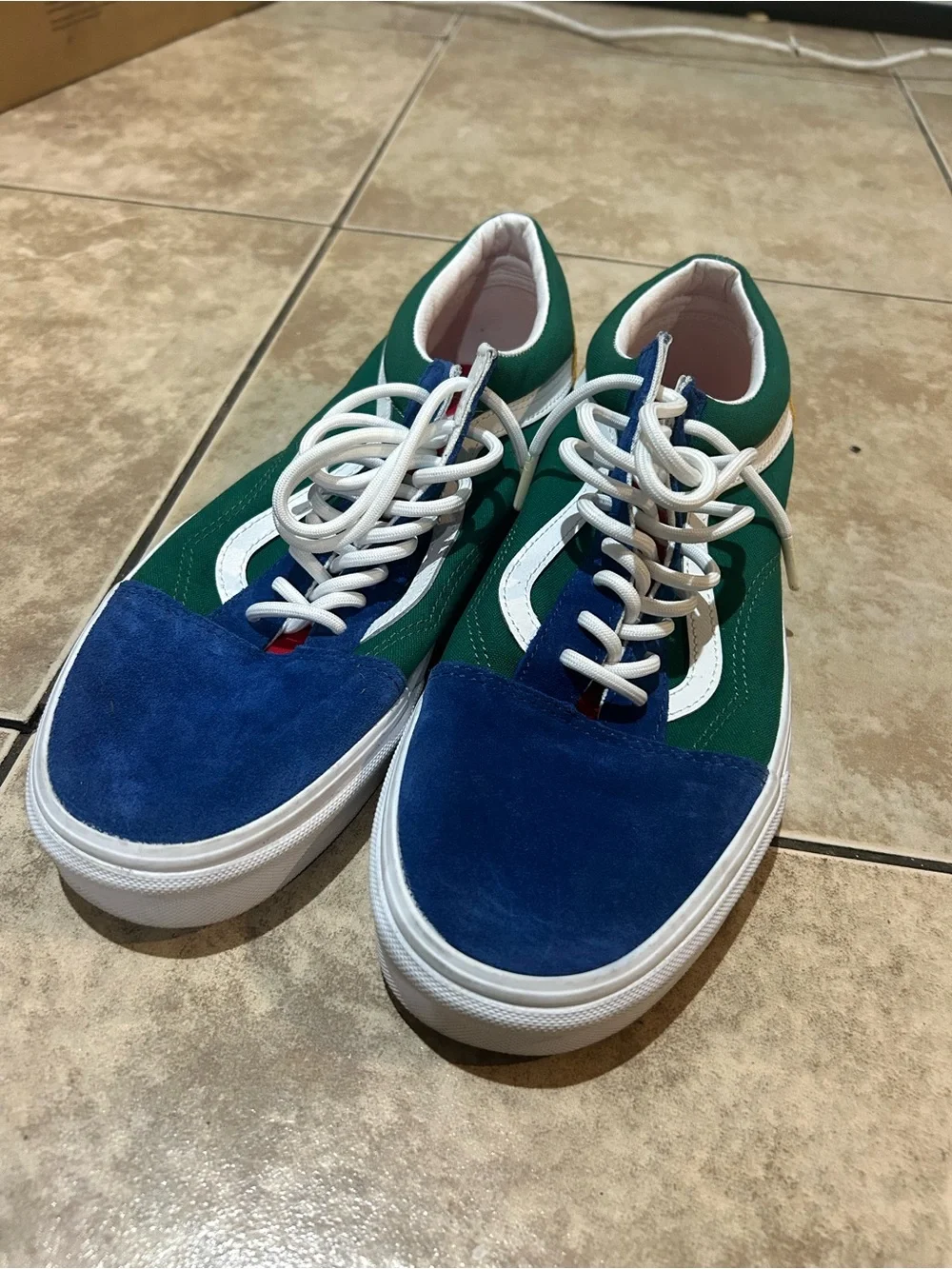 Classic Green & Blue Low-Top Men's Sneakers with White Stripe