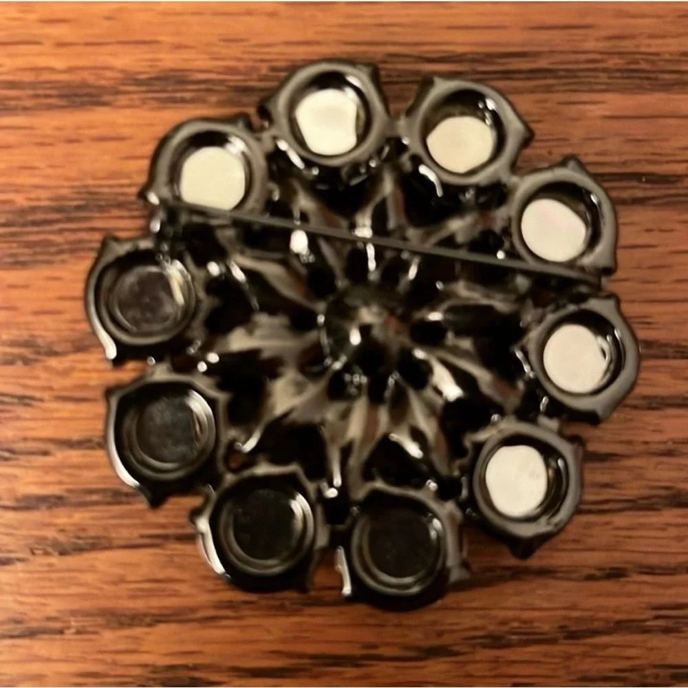 N/A vintage round