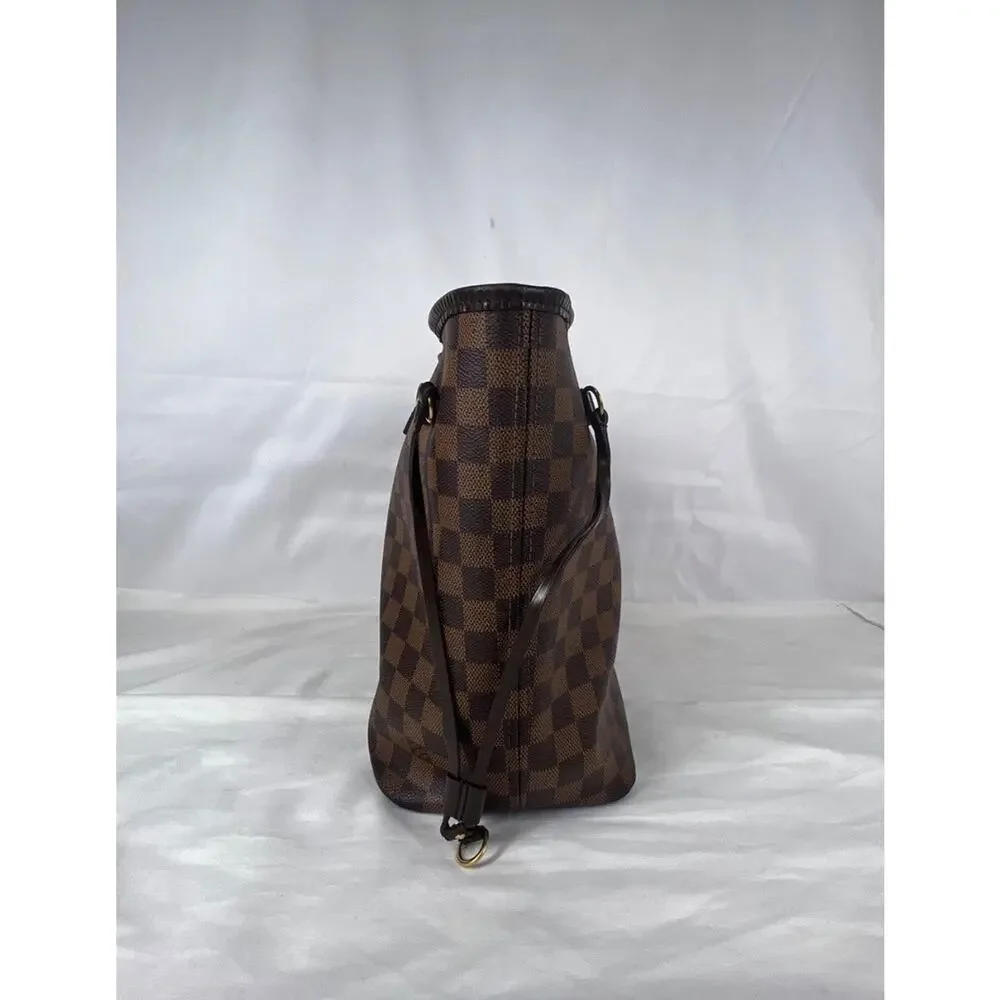 Louis Vuitton damier has signs