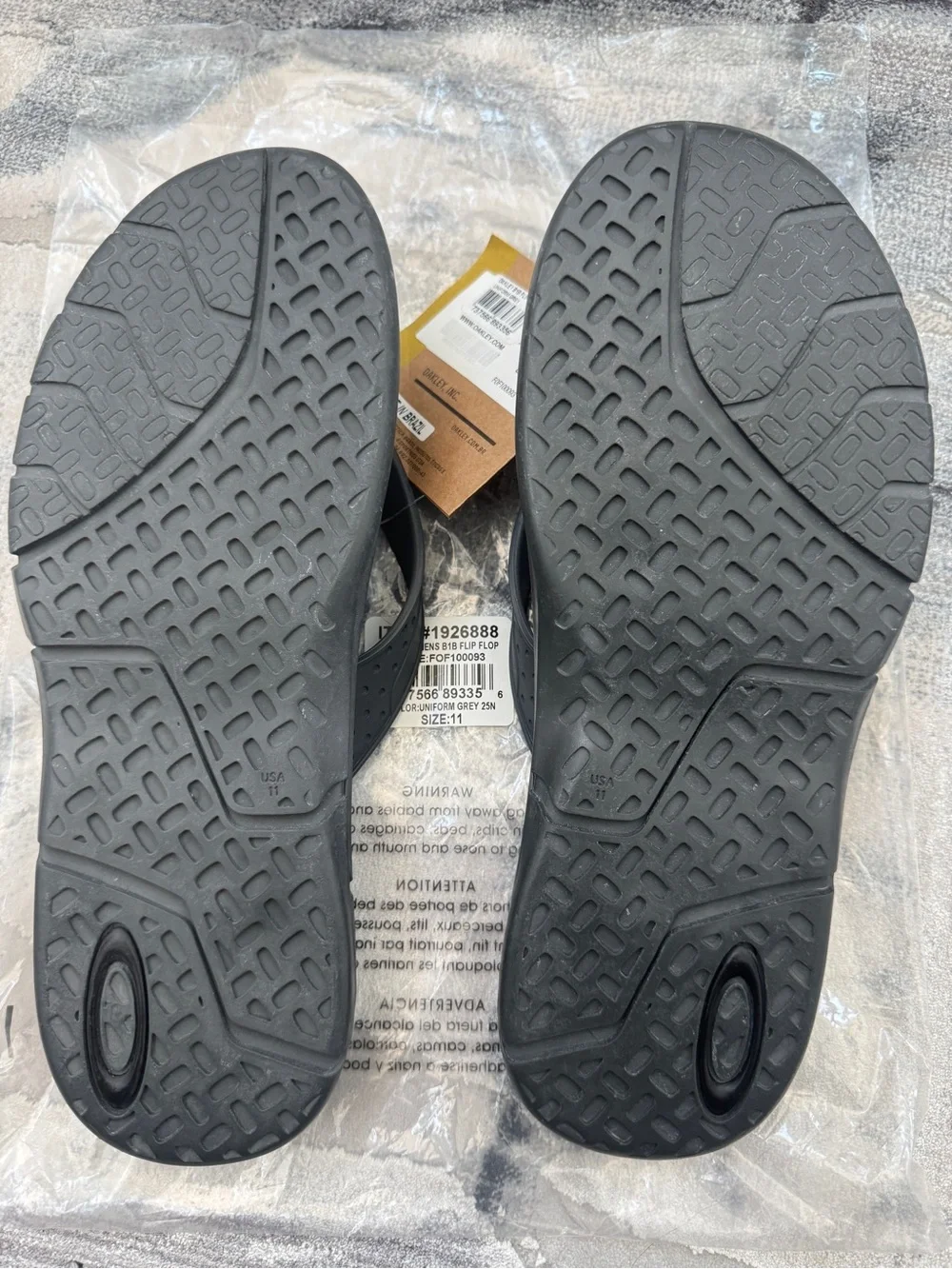 Oakley men flip
