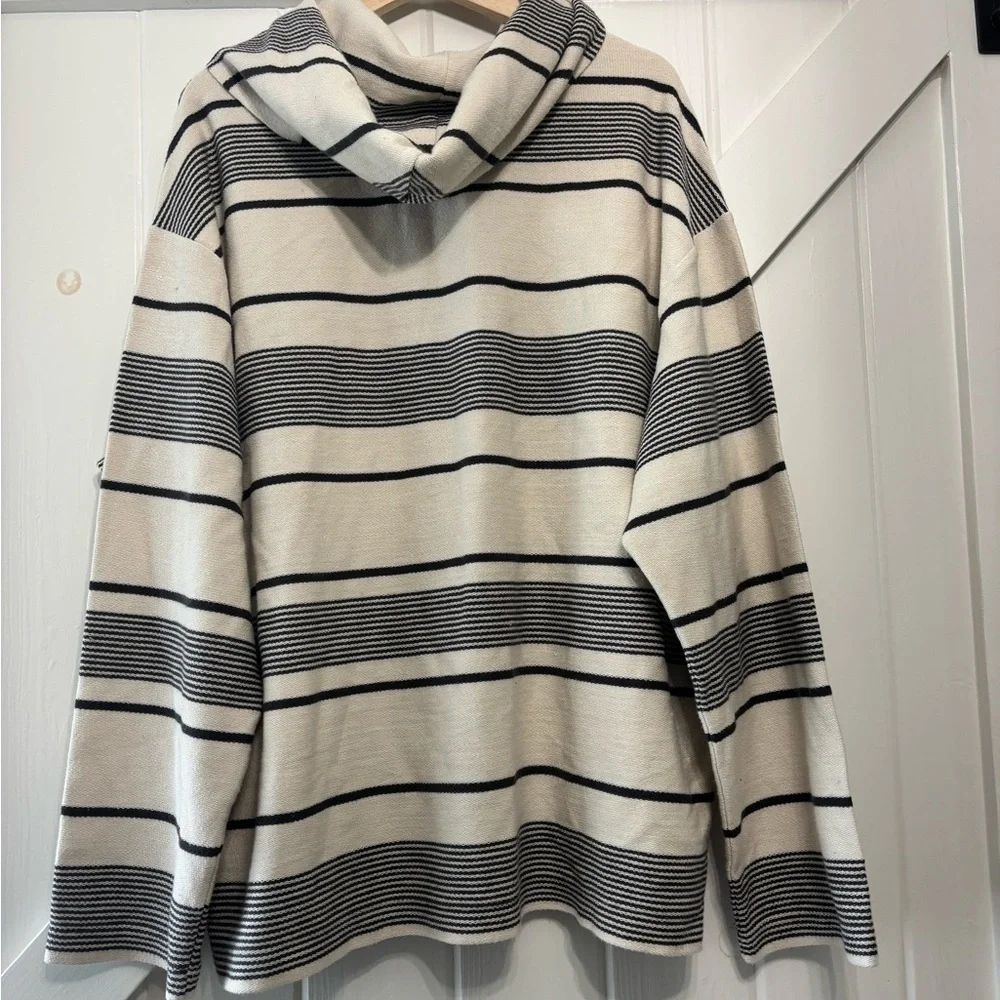 American Eagle Outfitters stylish hoodie