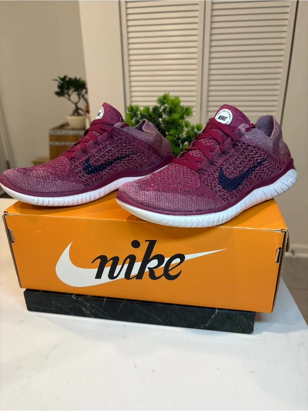 Nike lightweight flyknit