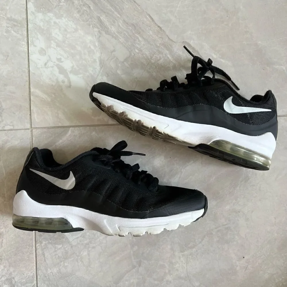Women's Nike Air Max Invigor Black White Size 7.5