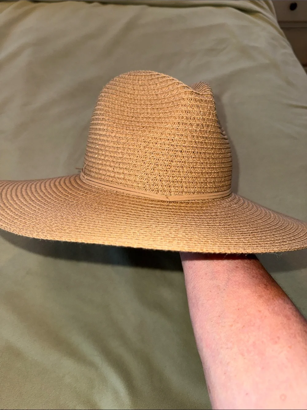 House of Harlow 1960 stylish tan