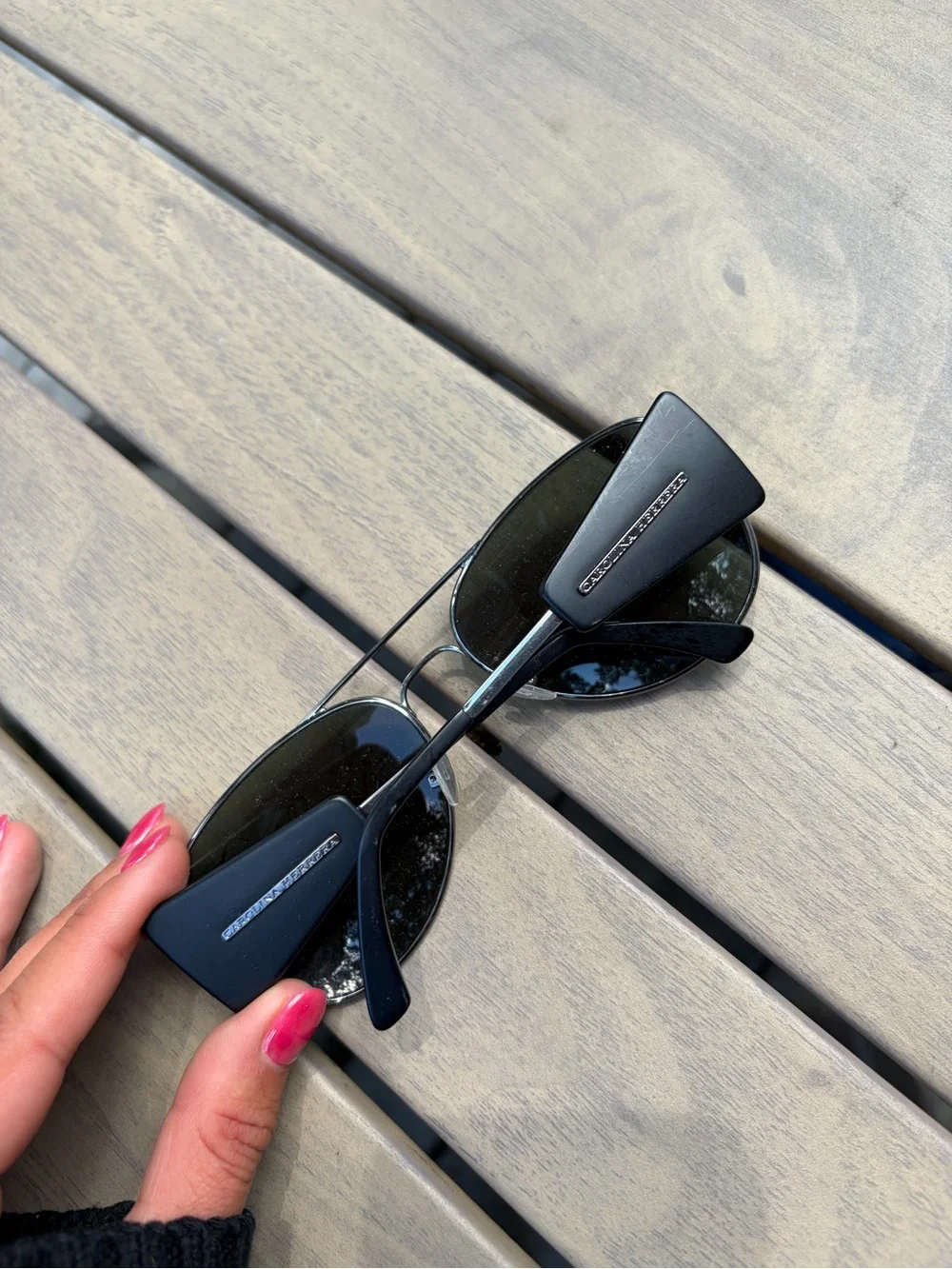Carolina Herrera sleek oval