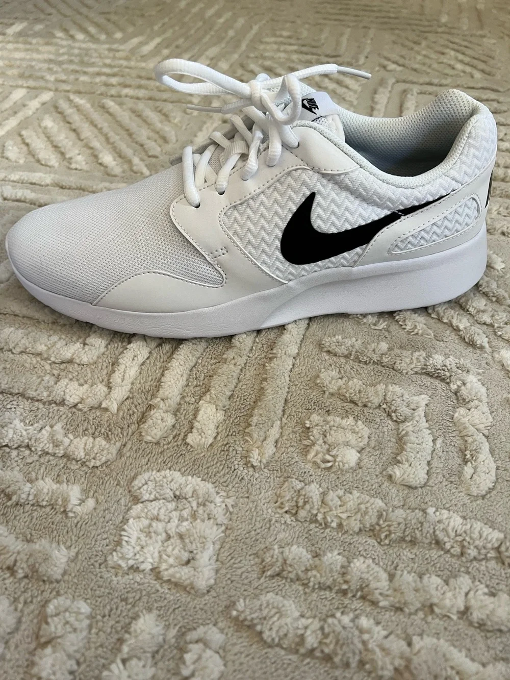 Nike Kaishi White Shoes with Black Swoosh Women’s Size 10.5 Sneakers