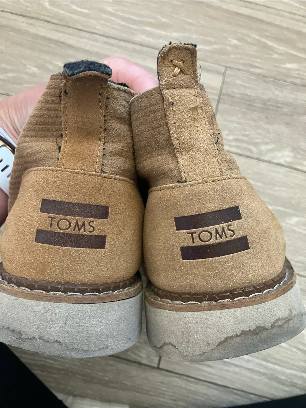 Toms suede boots