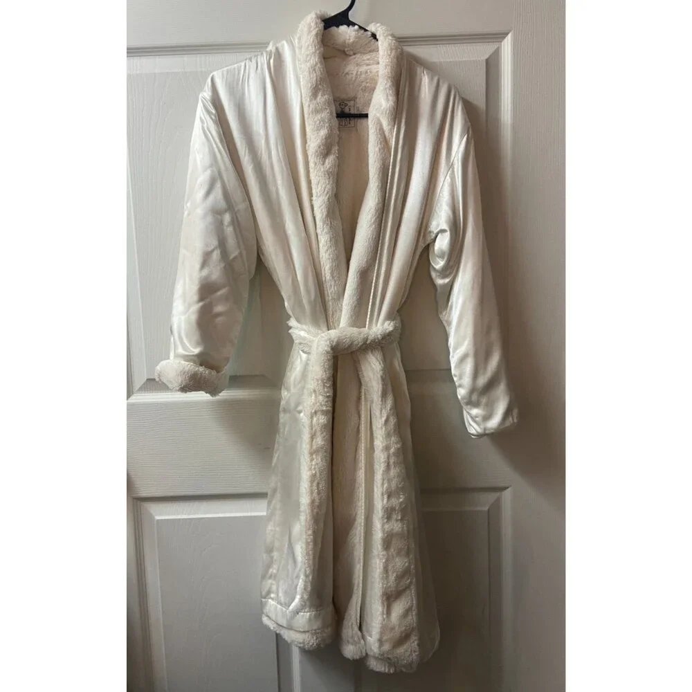 Little Giraffe Robe Girls Youth ages 8-12 Cream Lux Satin & Chenille Luxury Gift