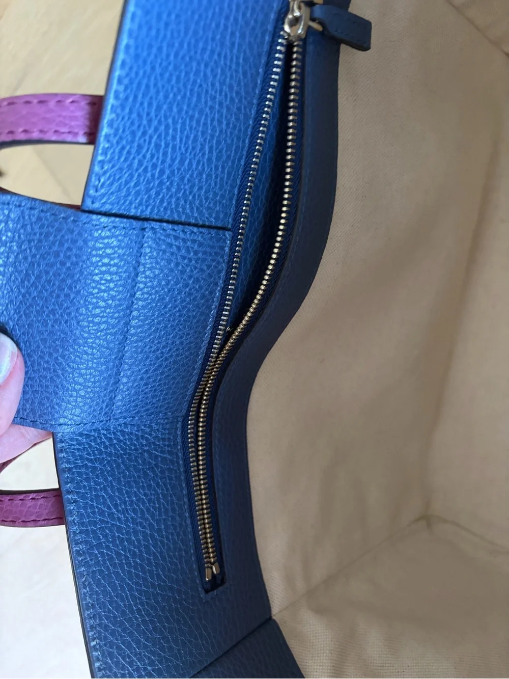 Gucci structured pebbled