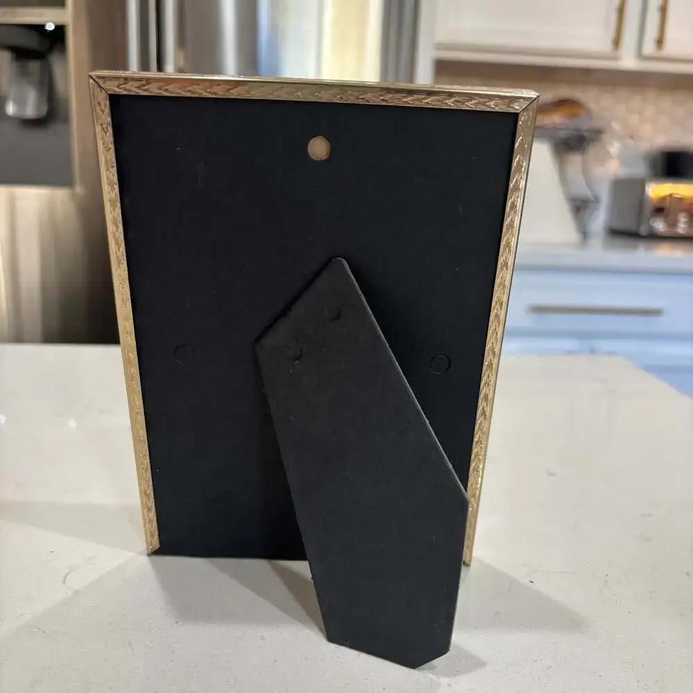 Unbranded gold tone
