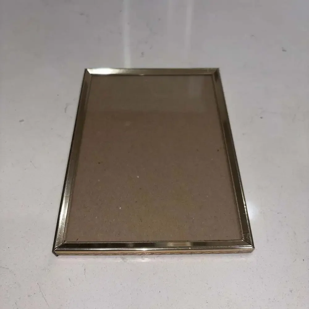 Unbranded gold tone