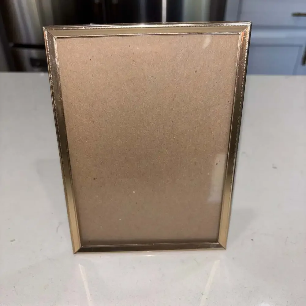 Unbranded gold tone