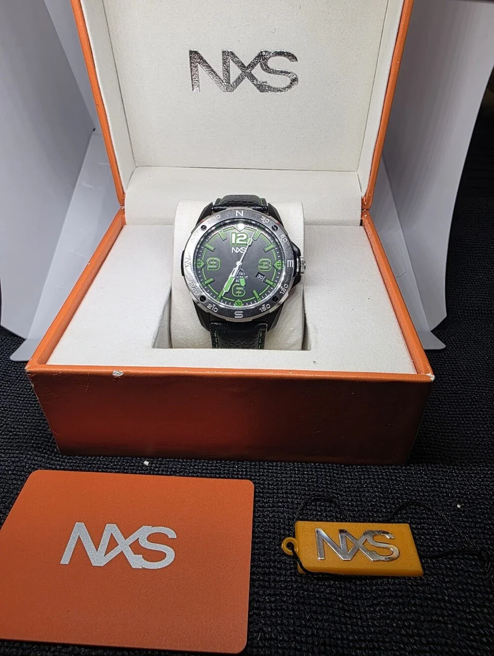 NXS men wristwatch
