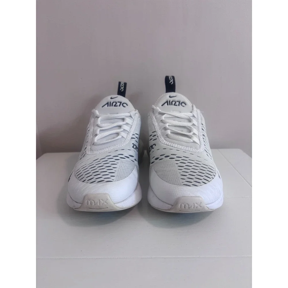 Nike athletic peeling
