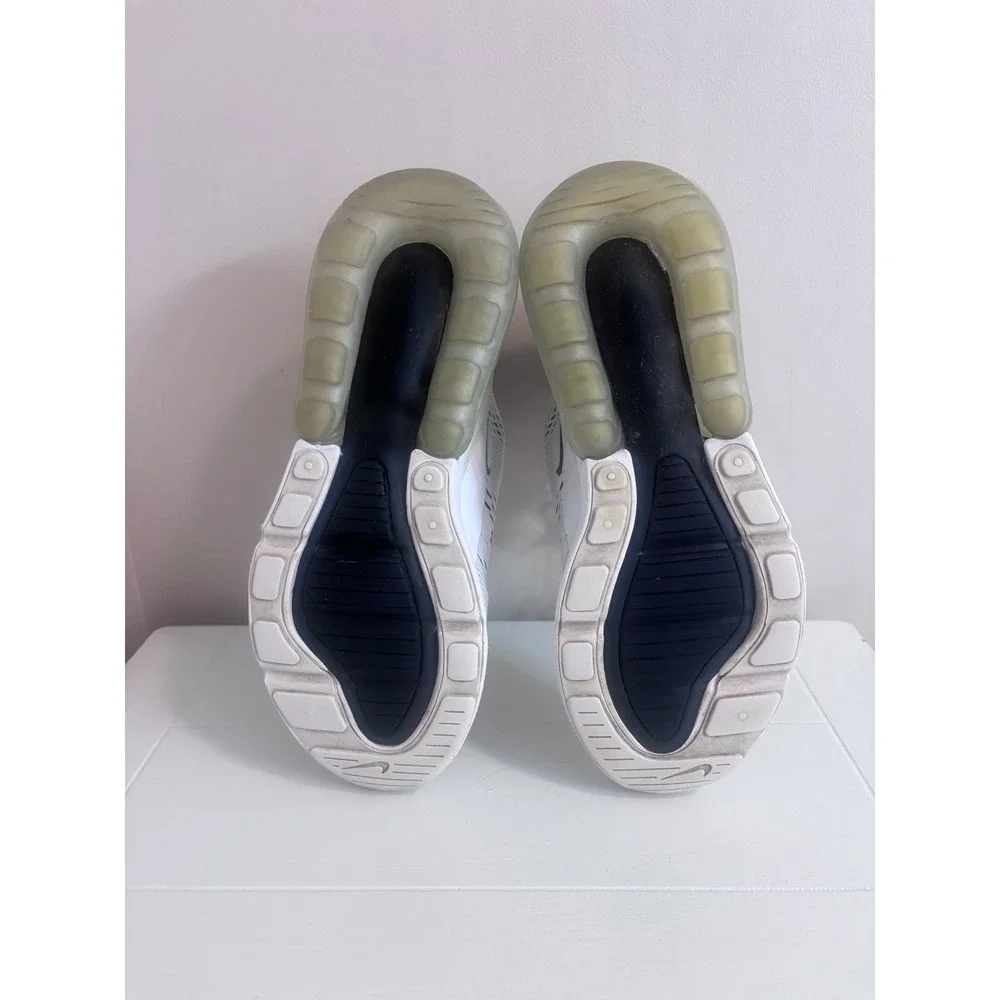 Nike minor peeling