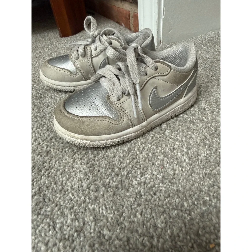 Jordan low sneakers