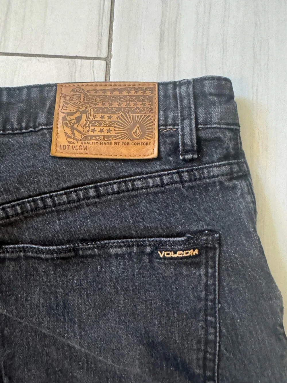 Volcom pair men