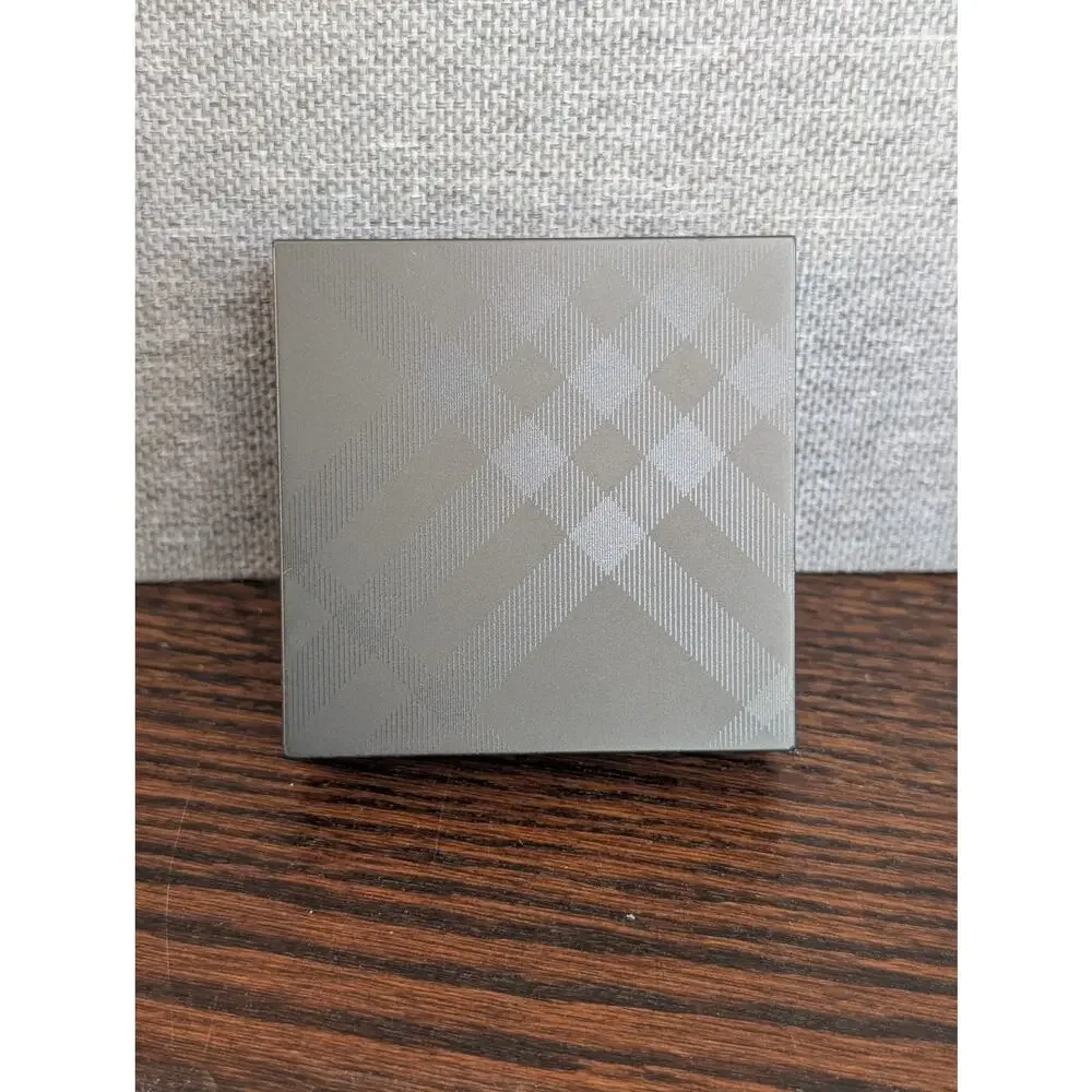 Burberry matte glow