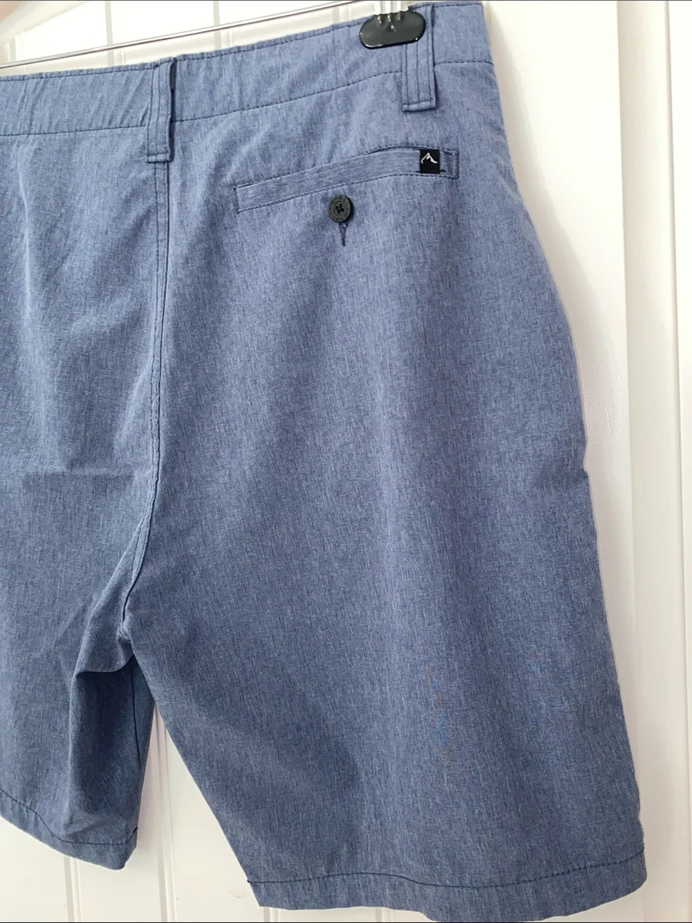 Denali Men's Chambray Blue Flat-Front Shorts size Waist 32