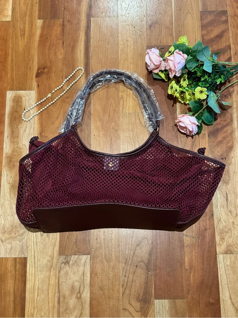 Women's Mesh Tote Bag in Burgundy