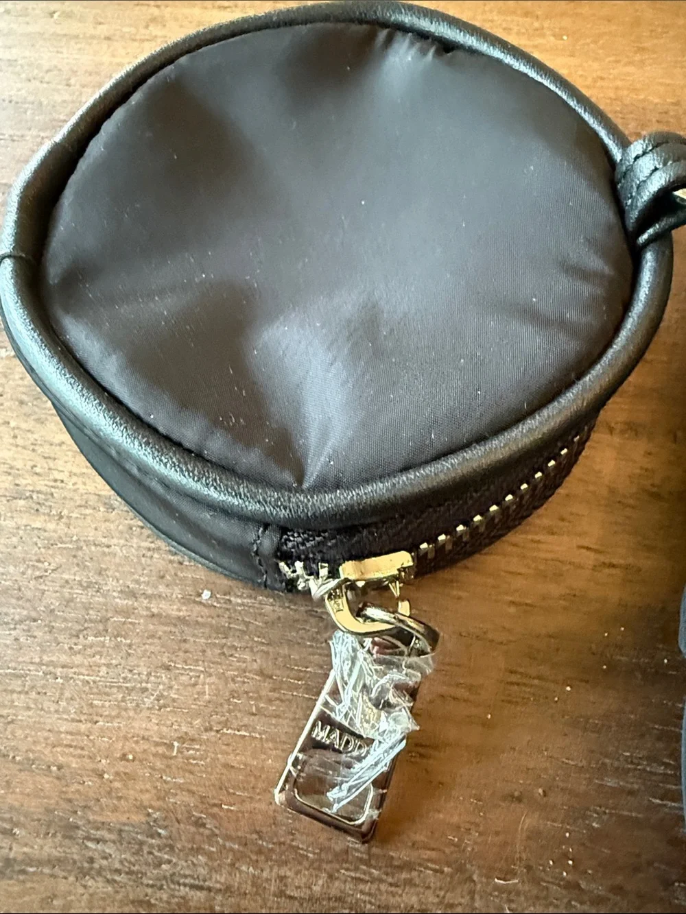Steve Madden compact sling