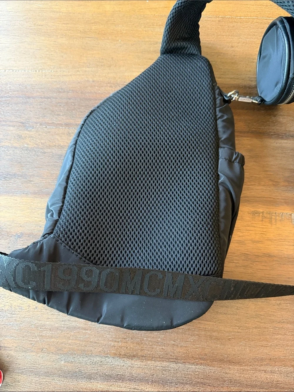 Steve Madden compact sling