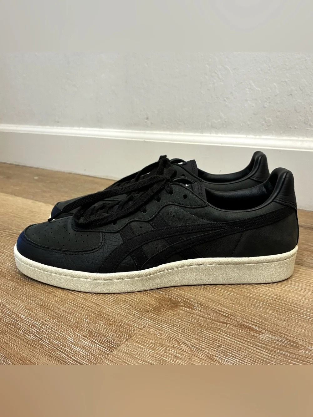 Onitsuka Tiger by Asics 42 onitsuka tiger