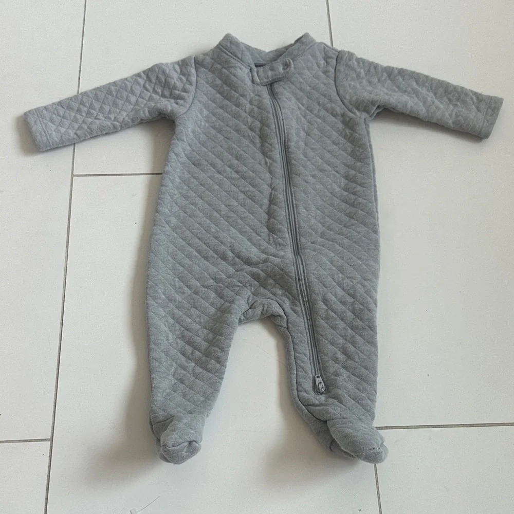 Old navy Quilted baby One Piece Cozy Gray 3/6m