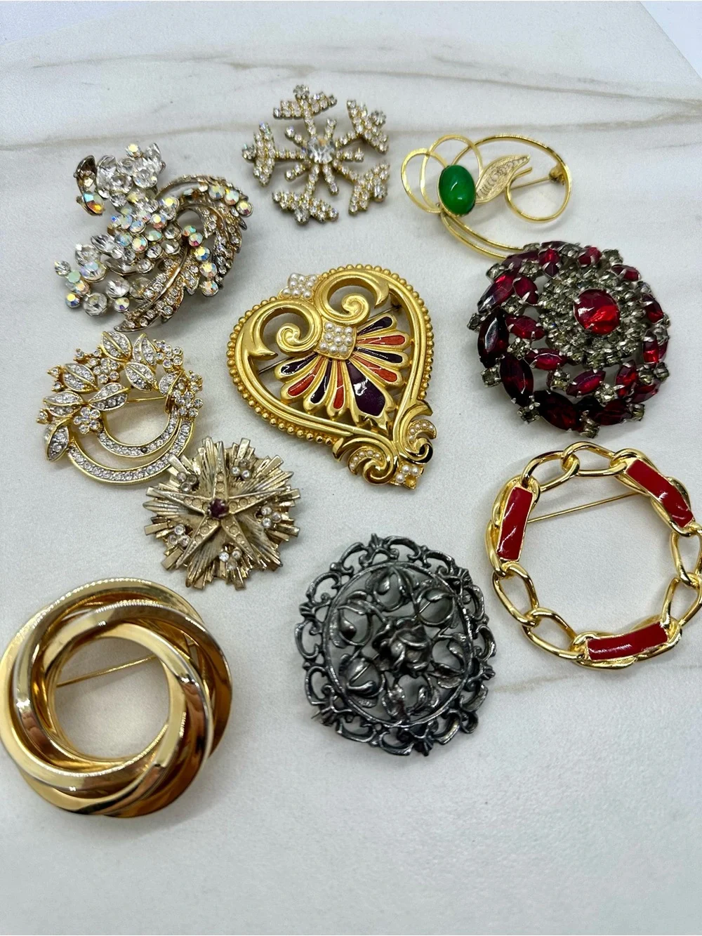 Vintage brooch lot