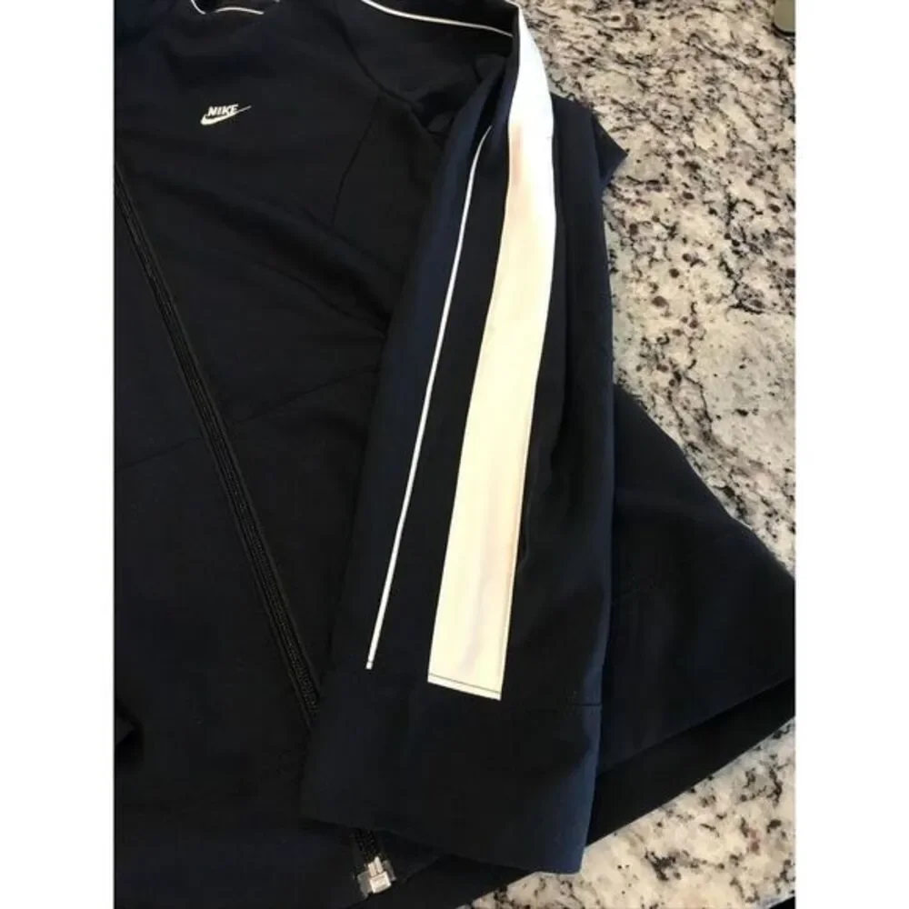 Nike Women's Light Weight Full Zip Soccer Jacket Medium Navy‎ Blue