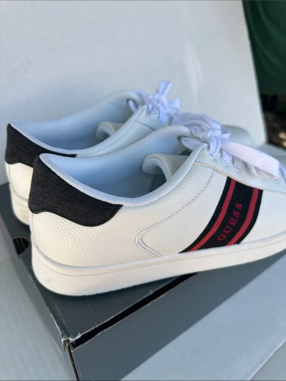 Guess stylish low