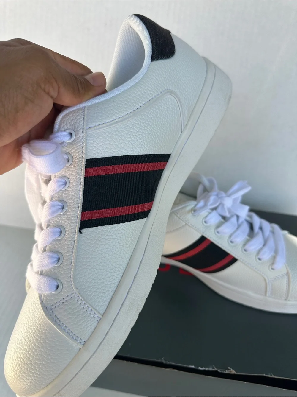 Guess stylish low