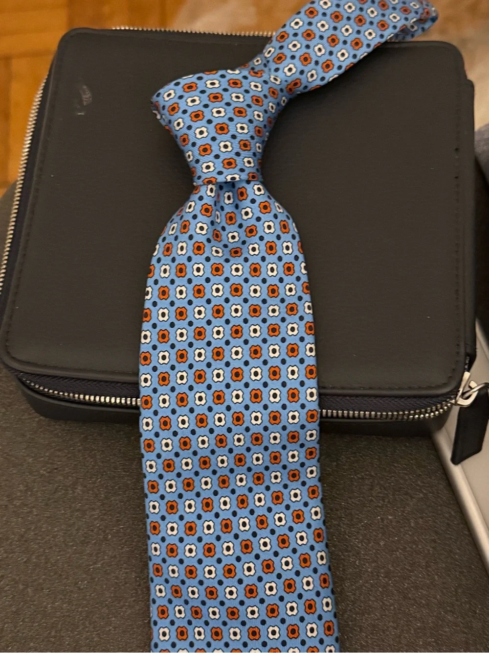 Drake’s—NWOT Blue Geometric Silk Tie