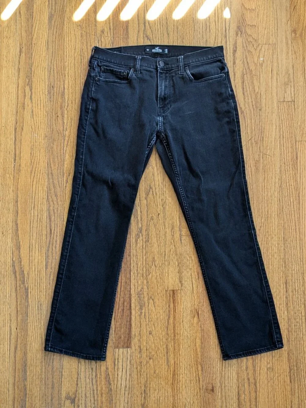 Hollister // Men's Slim Straight Jeans // Black // 32 x 30
