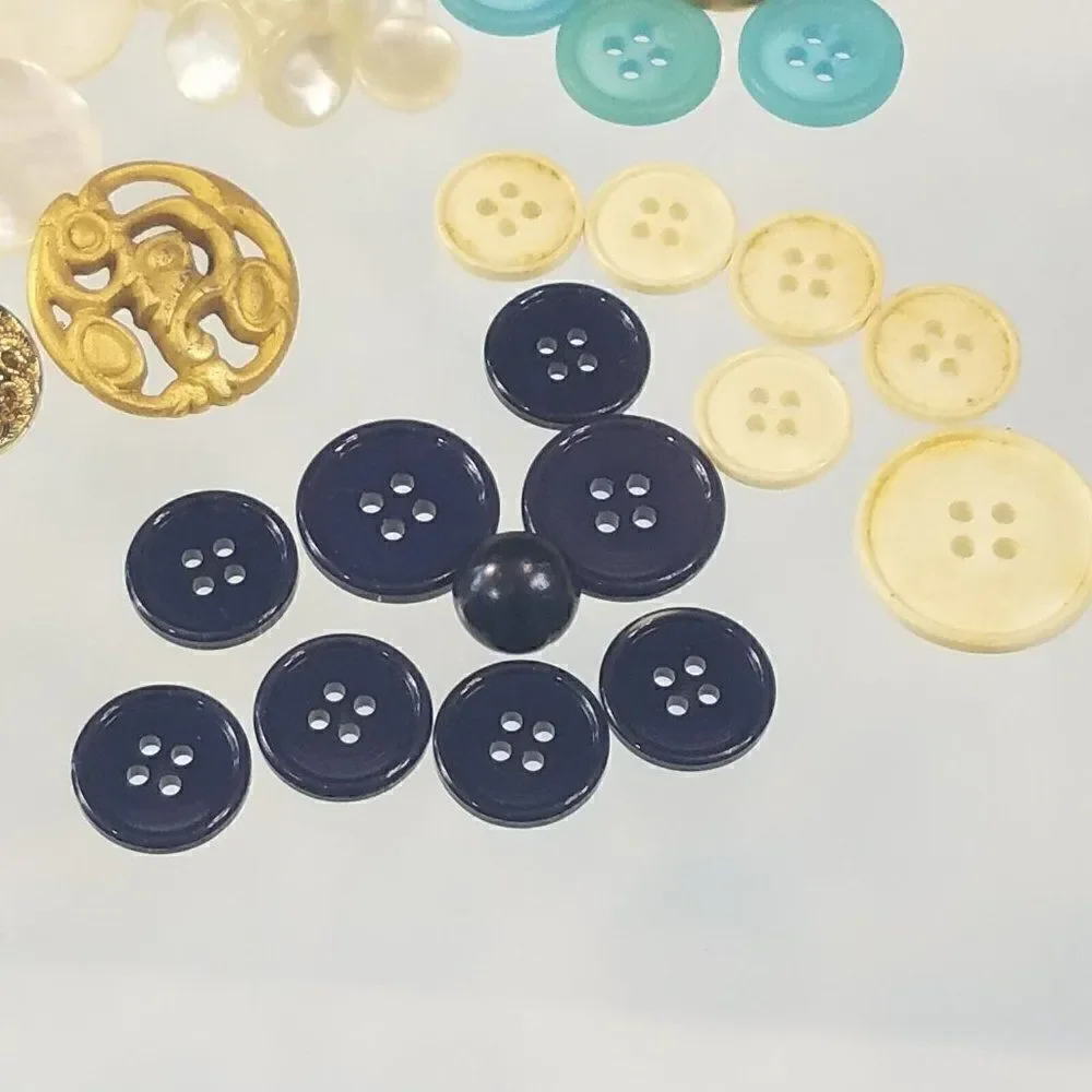 Vintage buttons mixed