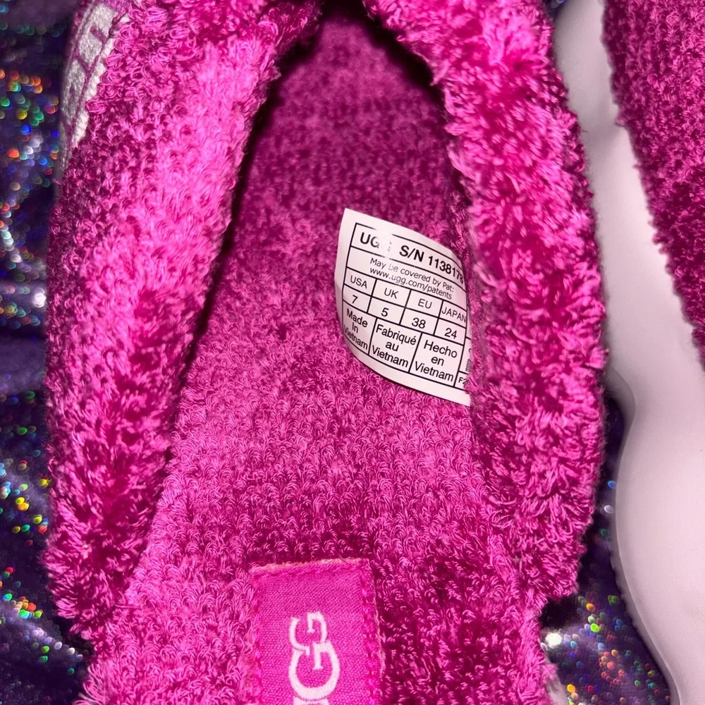 UGG new without