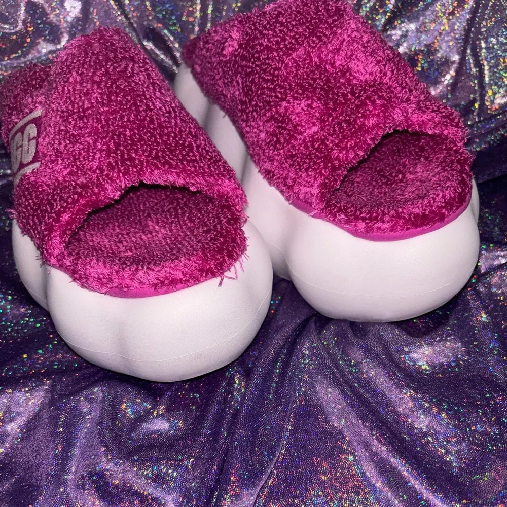 UGG new without