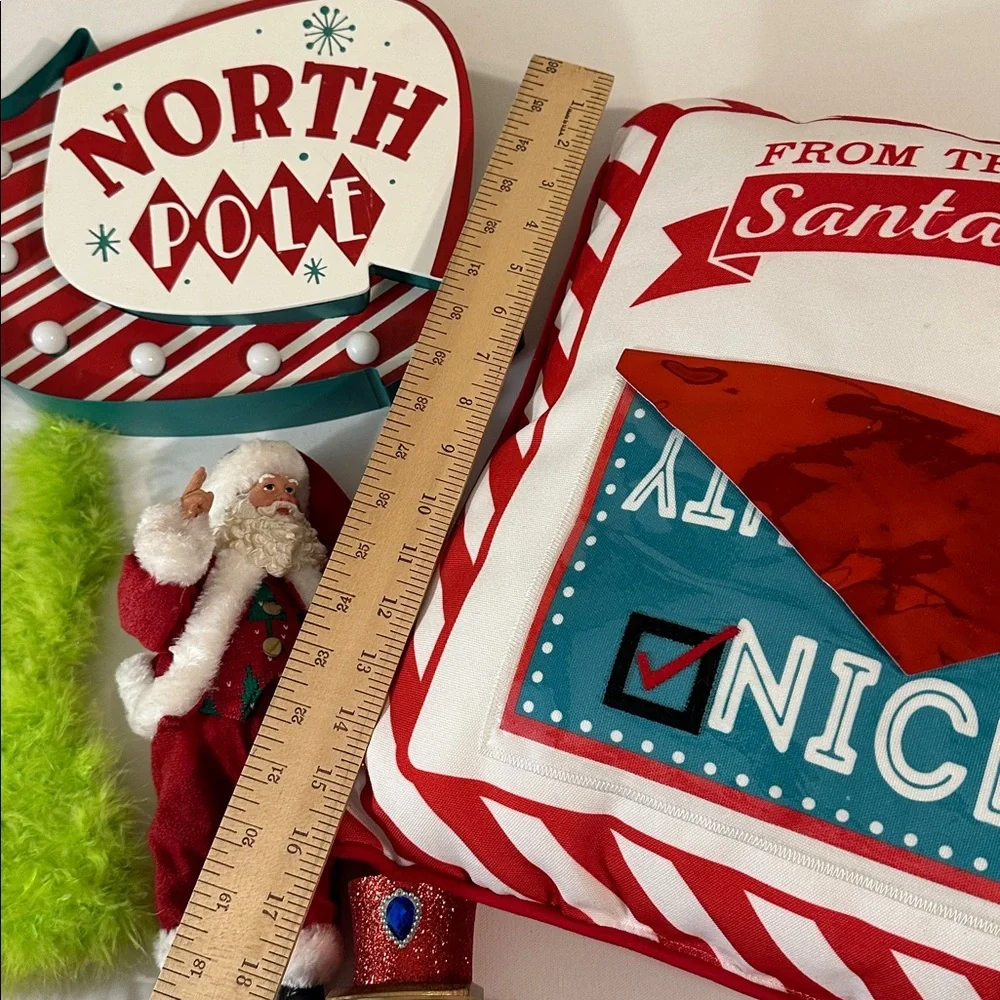 LOT OF CHRISTMAS DECORATIONS! 9 ITEMS!