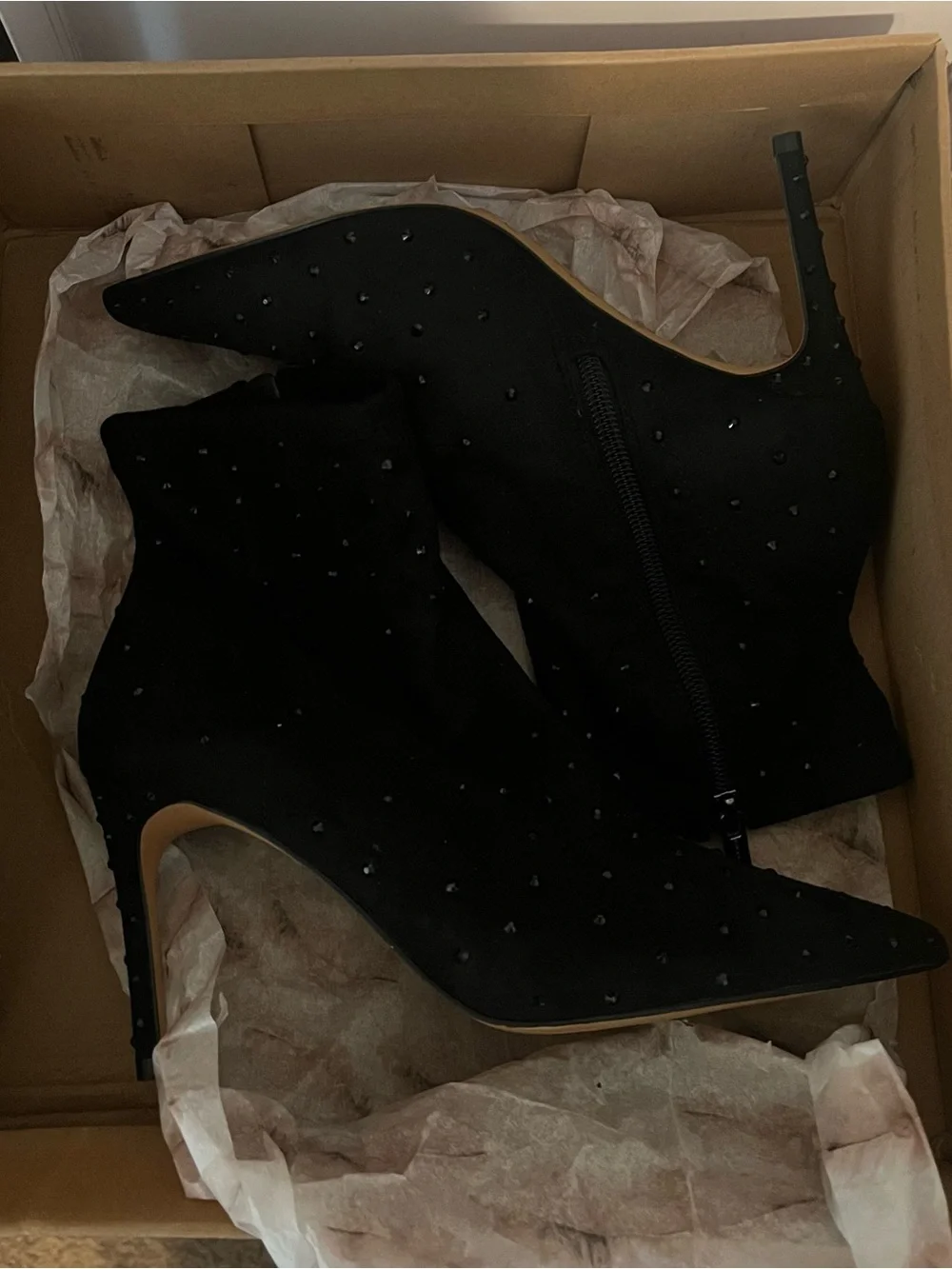 Jessica Simpson sleek pointed