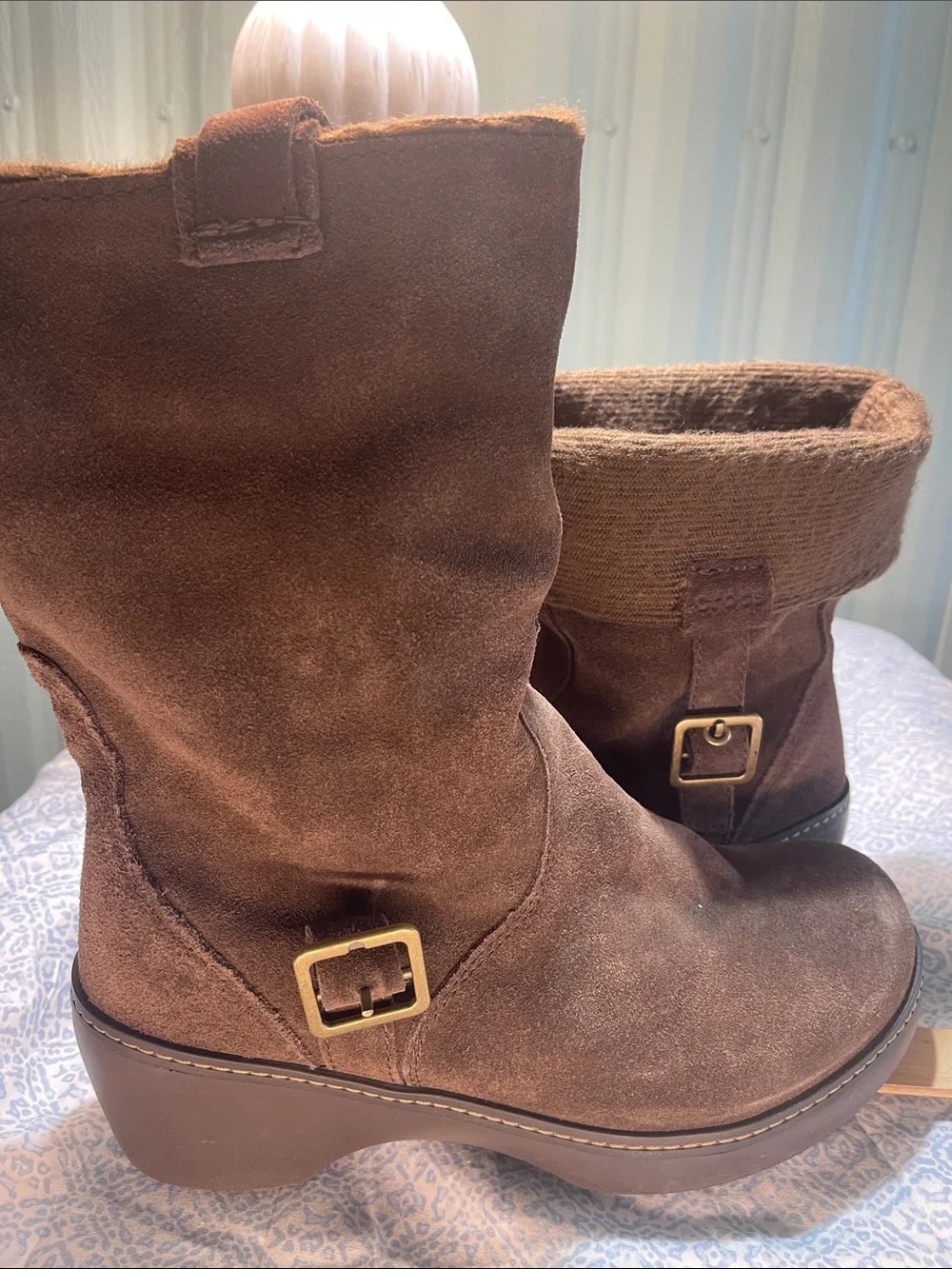Clarks brown suede